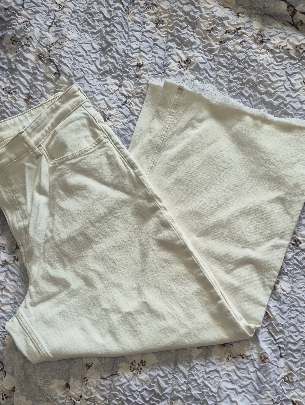 H&M Cream Wide Leg Denim Jeans Size 14 Cropped Ankle Raw Hem Boho - Picture 8 of 8